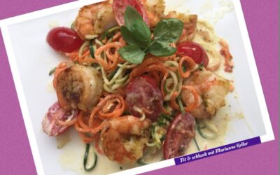 Gemüsespaghetti mit Crevetten