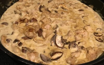 Poulet in Curry-Kokos-Sauce mit Champignons