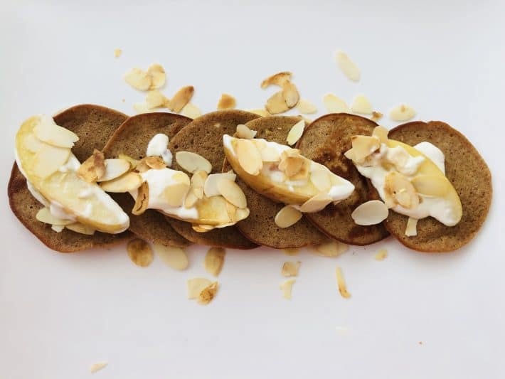 Eiweiß-Pancakes mit Äpfeln