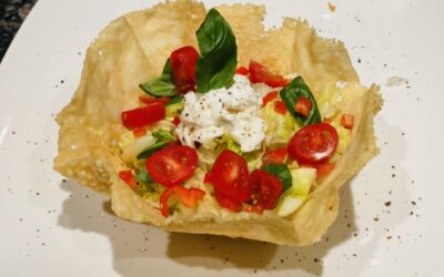 Parmesankörbli mit Burrata-Salat kohlenhydratarm