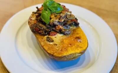 Kürbis mit Pilzen: Kohlenhydratarme, vegane Herbstleckerei