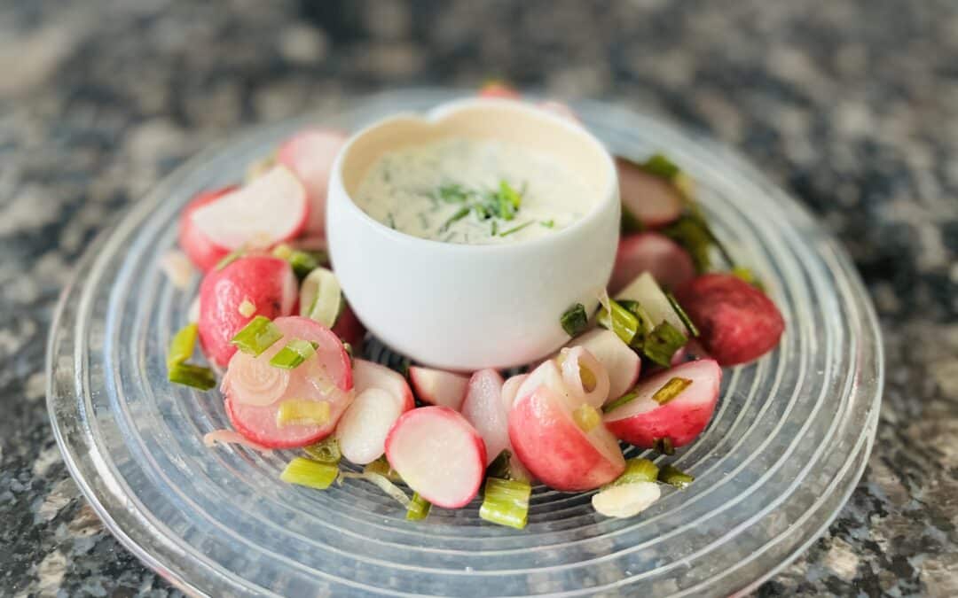 Radieschen mit Schnittlauchsauce
