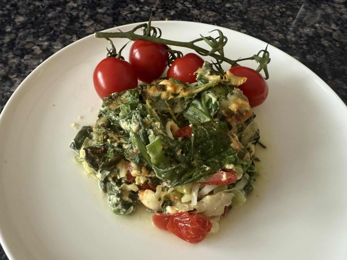 Low Carb Spinatauflauf mit Hüttenkäse und Eiern